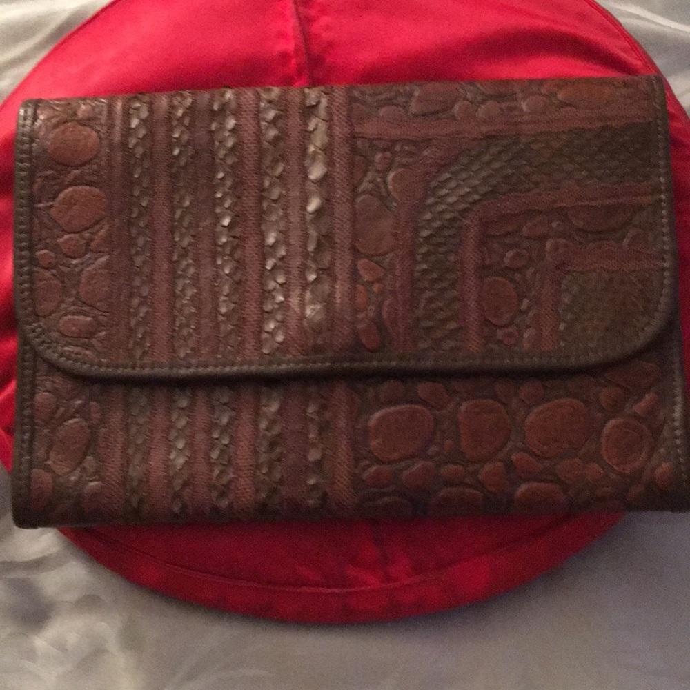 Italian beautifully crafted leather clutch w strap